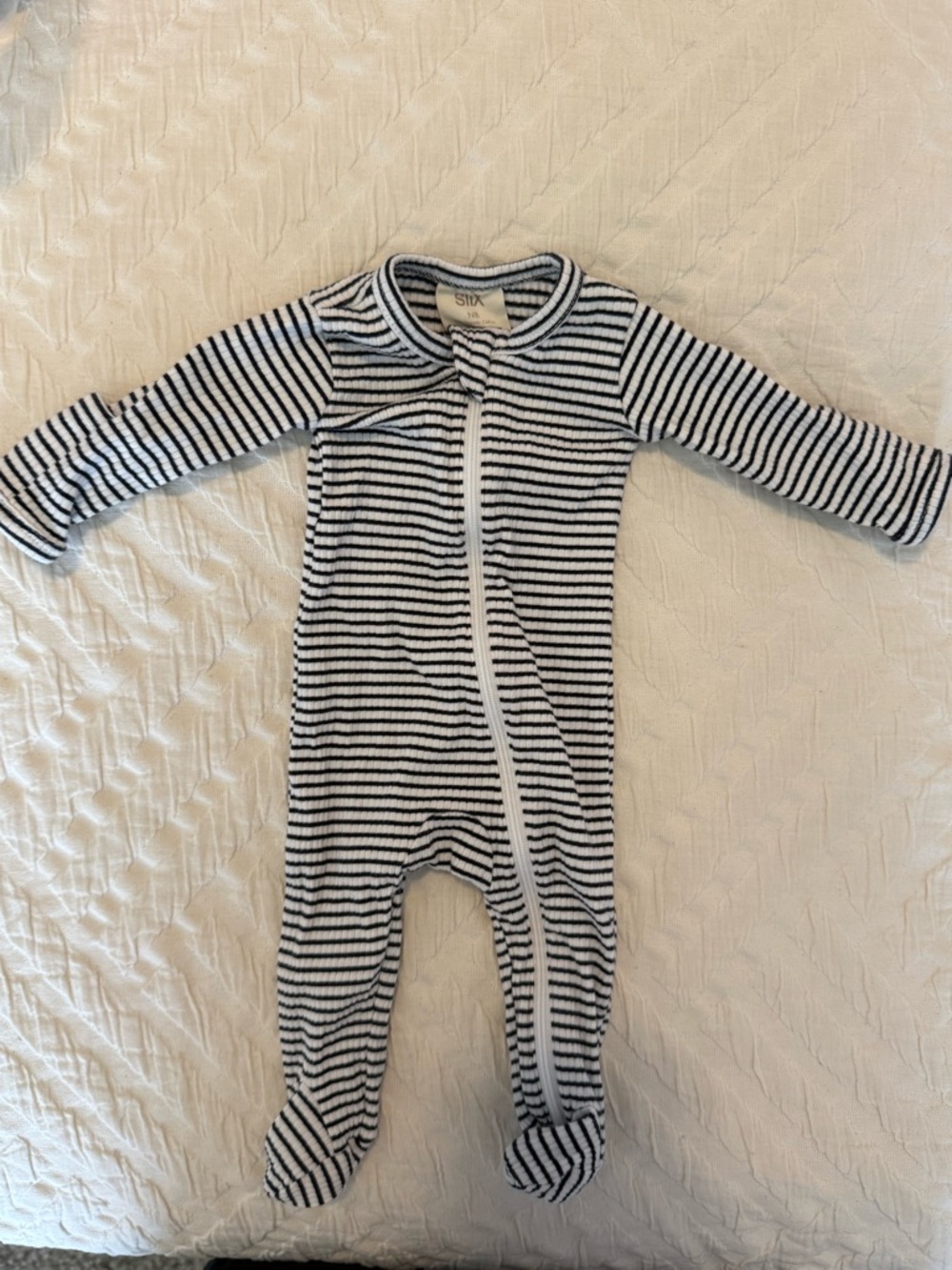 Siix Baby Footed One-Piece Pajamas - Black & White- Newborn, EUC